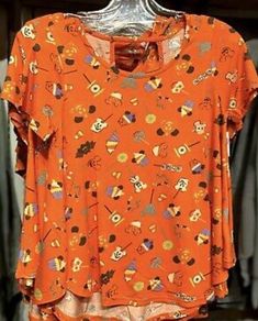 Disney Parks Women's Halloween Snacks Shirt - Happily Shoppe Disney Theme Outfits, Park Snacks, Halloween Themed Snacks, Themed Snacks, Shirts Diy, Pumpkin Queen, Halloween Disney, 80s Outfit, Disney Addict