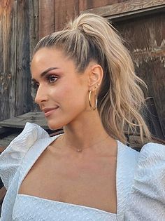 Rooty Blonde Warm Blonde Balayage, Messy Ponytail Hairstyles, Southern Hair, Baby Blonde Hair, Balayage Blond, Blonde Balayage Highlights, Messy Ponytail, Light Blonde Hair, Warm Blonde