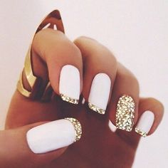 Unhas decoradas para as festas de fim de ano Glitter French Tips, Unghie Sfumate, Glitter Manicure, French Tip Nail Designs, White Glitter Nails, Different Nail Designs, Matte Nails Design