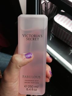 Perfume Victoria Secret, Profumo Victoria Secret, Koleksi Parfum, Victoria Secret Fragrances, Victoria Secret Perfume, Fragrances Perfume Woman, Perfume Collection Fragrance, Victoria Secrets, Body Smells