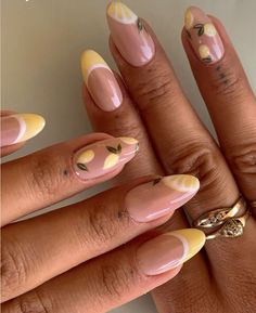 #london #nails #cute #lemon #inspiration more in the telegram Short Yellow Nails, Summer Yellow Nails, Yellow Nail Art, Bright Summer Nails, Spring Nail Colors, Summer Yellow