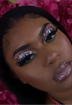 Prom Accessories Black Women, Prom Makeup Dramatic, Mint Green Makeup Looks Black Women, Neon Green Makeup Looks Black Women, Green Makeup For Prom, Emerald Makeup Looks Black Women, Green Makeup Looks For Prom, Green Prom Makeup Looks Black Women, Birthday Makeup Green