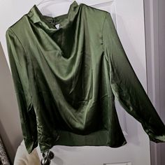 Nwt Zara Blouse Size Medium. Reposhing Due To Being A Bit Too Large For Me. Elegant Green Zara Shirt, Green Top For Date Night In Fall, Elegant Green Zara Blouse, Green Long Sleeve Blouse For Night Out, Elegant Green Blouse For Date Night, Zara Green Blouse For Work, Zara Long Sleeve Tops For Date Night, Fitted Green Blouse By Zara, Zara Casual Blouse For Date Night