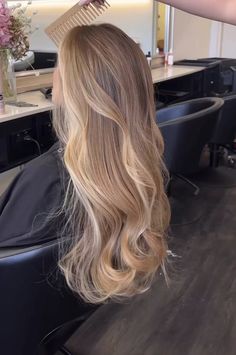 Blond Hair For Brunettes With Brown Eyes, Rambut Brunette, Summer Blonde Hair, Brunette Hair With Highlights, Dirty Blonde Hair, Honey Blonde Hair, Hair Done, Brown Hair Balayage