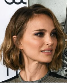 Brunette Bob Haircut, Box Bob, Trendy Bob Hairstyles, Brunette Bob, Warm Blonde, Side Hairstyles, Pigtail Hairstyles, Haircut Inspiration, Natalie Portman