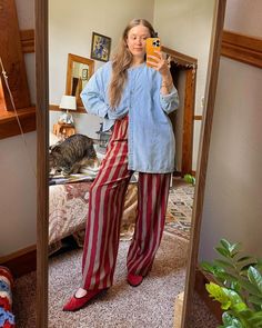 Caitlin B. ☻ (@thrift_bee) • Fotos e vídeos do Instagram Lady Clothes, Wardrobe Architect, Secondhand Style, Pink Beanie, Teacher Wardrobe, Thrifted Outfits, Spring Fits, Dope Fashion, Teacher Outfits