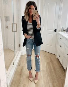 Outfit Minimalista, Outfits With Striped Shirts, Black Blazer Outfit, Jeans Blazer, Blazer Outfits Casual, Blazer Outfits For Women, Blazer Outfit