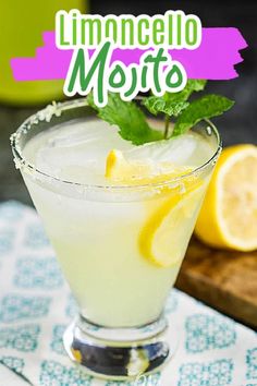 Der Limoncello Mojito Cocktail ist ein erfrischender und belebender Cocktail, der perfekt für warme Sommertage ist. Er besteht aus Limoncello, Minze, Zitronensaft, Sodawasser und Rum, die zusammen in ein Glas gegossen werden. Mit einer Zitronenscheibe und einem Zweig Minze garniert, ist dieser Cocktail ein perfekter Genuss für alle, die den frischen und fruchtigen Geschmack von Limoncello lieben.
#MojitoCocktail #Limoncello #Sommerdrinks Limoncello Drinks Cocktails, Limoncello Cocktails Recipes, Alcoholic Drinks With Mint, Limoncello Drinks Recipes, Lemoncello Recipes Drinks, Limoncello Mojito, Limoncello Desserts, Limoncello Drinks, Limoncello Cocktail