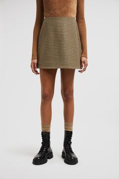 Taking inspiration from sartorial styles, this mini skirt is crafted from checked wool. The design is featured in a timeless A-line silhouette. Chic Luxury Mini Skirt With Buttons, Luxury Lined Knee-length Mini Skirt, Luxury A-line Mini Skirt, Luxury Multicolor Mini Skirt, Luxury Plaid Mini Skirt, Ankle Boots Dress, Wool Mini Skirt, Moncler Women, Cardigan Shirt