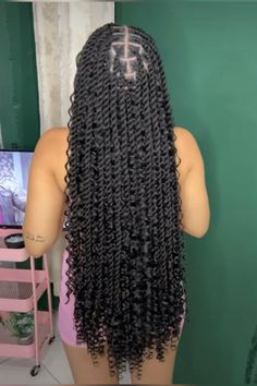 Boho Knotless Twists 💋 Bohemian Twist With Curls, Boho Knotless Twists Black Women, Sengelese Twist Knotless, Knotless Boho Twist, Sengalese Twists Boho, Long Boho Twists, Knotless Braids Without Curls, Medium Boho Twist, Boho Knotless Twists