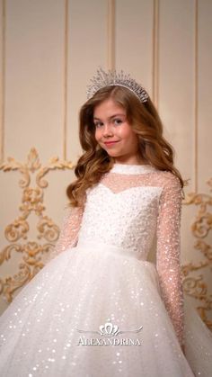 Shiny Dress, Shiny Dresses, Kids Fashion Dress, Communion Dresses, Women Wedding Guest Dresses, Lace Pattern, A Train, Full Skirt, Princess Dress