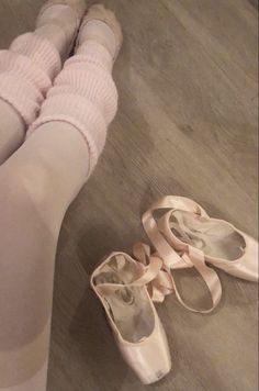 coquette core vibe Ballet Pictures, Charmmy Kitty, Ballet Inspiration, Dancing Aesthetic, Ballet Girls, Pointe Shoes, Rory Gilmore, Ex Machina