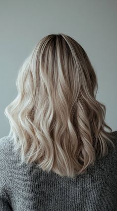 23 Winter Highlights for Blondes: Gorgeous Color Ideas to Warm Up Your Look | LooksNiceOnMe Light Blonde Hair Inspiration, Blended Blonde Hair, Winter Blonde Hair, Winter Blonde, Bright Blonde Hair