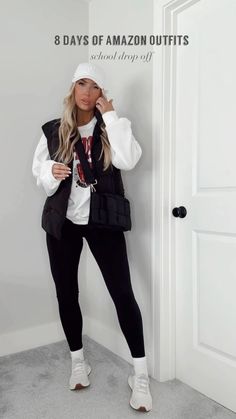 Outfit Gilet, Black Leather Leggings Outfit, Outfit Idea Winter, Sneakers Trendy, Leather Leggings Outfit, Black Leather Leggings, Winter Vest, Lauren White, Airport Outfit