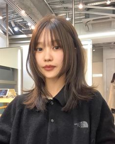 Straight Layered Hair Medium, Rebonded Hairstyles, Hime Cut Medium Hair, Hush Cut Hair Medium Chubby Face, Bangs And Curtain Bangs, Collarbone Length Hair With Bangs, Mid Haircut, Shoet Hair, Rebonded Hair