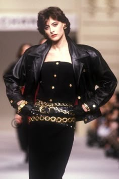 80s Chanel, Coco Chanel Fashion, 90s Runway Fashion, Chanel Runway, Mode Chanel, Runway Fashion Couture, 80's Fashion, Fashion 80s, 80s And 90s Fashion