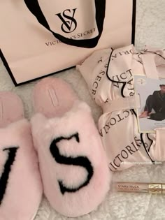 Pink Victoria Secret Aesthetic, Victoria Secret Aesthetic, Bling Clothes, Victorious Secret, Pretty Pink Princess, Pink Slippers, Victoria's Secret Angel