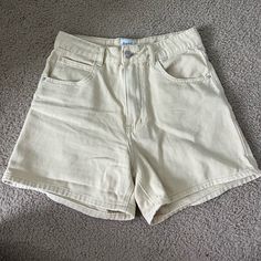 Worn Once Or Twice, Perfect For Summer! Beige High Rise Shorts With Pockets, Trendy Cream Cotton Shorts, High Rise Cream Bottoms For Summer, High-rise Cream Bottoms For Summer, High-waisted Cream Cotton Shorts, Cream High-waisted Cotton Shorts, Beige High-waisted Jean Shorts Casual, Trendy High Rise Beige Shorts, Casual Beige High-waisted Jean Shorts