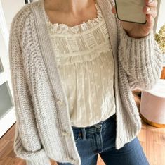 Natural Feminine Style, Romantic Style Fall Outfits, Cottagecore Cardigan Outfit, Feminine Winter Fashion, Feminine Mom Outfits, Boho Cottagecore Outfits, Soft Winter Outfits, Winter Feminine Outfits, Farmhouse Outfit