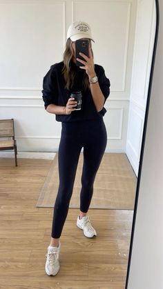 Fall Festival Outfit, Legging Outfits, Sporty Girls, Athleisure Fashion, Sporty And Rich, Chic Outfit, Life Tips, Beauty And Lifestyle