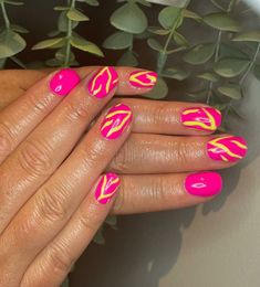 Neon Hot Pink Nails Neon Pink Nails Design, Outline Nails Design, Pink And Yellow Nails, Pink Nails Design, Striped Nail Designs, Gradient Nail Design, Swirl Nail Art