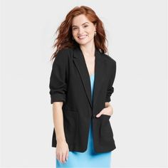 Black Single-Breasted Blazer Notched Lapel Collar And Long Sleeves 2 Front Patch Pockets Casual Fit And Below-Hip Length Made Of Breathable Fabric Blend With Partial Lining Ventilated Design With 2 Back Slits. Sizing: Womens Material: 92% Rayon, 8% Recycled Polyester Material Lining: 100% Recycled Polyester Length: Below Hip Garment Style: Front Button Fit: Relaxed Fit Neckline: Notched Collar Fabric Name: Twill Cuff Type: No Cuff Garment Details: Back Vent, Patch Pocket, Partial Lining Fabric W Effortless Outfit, Lightweight Blazer, Women Essentials, Long Sleeve Blazers, Linen Blazer, Casual Fit, Blazer Buttons, Black Blazer, Black Blazers