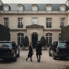 Socialite Aesthetic Classy, Old Money Mood Board, Old Luxury Aesthetic, Old Money Study, Old Money Lifestyle Aesthetic, Old Luxury Cars, Socialite Aesthetic, Old Money Family, Old Money Lifestyle