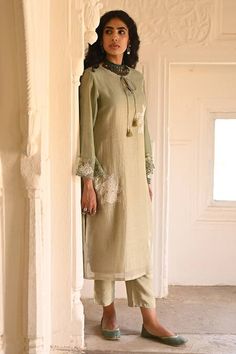 Buy Green Chanderi Embroidered Floral Motifs Round Ombre Kurta Set For Women by Rekha Agra Online at Aza Fashions. Cambric Straight Kurta For Wedding, Cambric Traditional Wear Straight Kurta For Designer Wear, Designer Cambric Straight Kurta, Cambric Straight Kurta For Designer Wear, Tussar Silk Palazzo Set With Dabka On Straight Kurta, Elegant Cambric Sharara With Traditional Drape, Elegant Mulmul Churidar For Diwali, Elegant Slub Silk Lawn Suit With Straight Kurta, Elegant Lawn Suit With Straight Kurta In Slub Silk