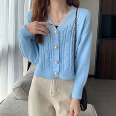 This is perfect for those who are looking for a clothing for a good price. It is fashionable, stylish, and it will look great on anyone who wears it. Do you wanahavit? Cute Cardigans, Blue China, Cropped Cardigan, Short Jacket, Sweater Fashion, Cardigan Sweater, Sweater Outfits, Sweater Cardigan, Looks Great