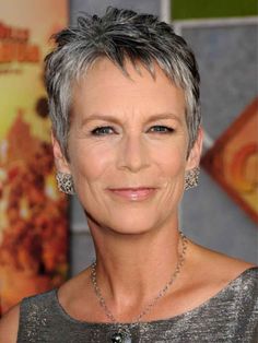 Short Hairstyles That Are Easy to Style Jamie Lee Curtis Haircut, Jamie Lee Curtis Hair, Salt And Pepper Hair, Lee Curtis, Jamie Lee Curtis, Short Hair Over 60, Jamie Lee