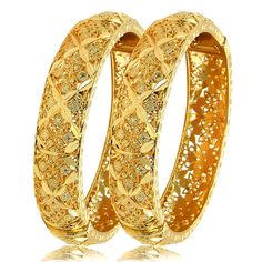 Gold bangles come in a wide array of designs, making them suitable for various occasions. Whether it’s a simple, minimalist band for everyday wear or an ornate, gem-studded piece for a special event, there’s a gold bangle to suit every style and need. Dubai Gold Bangles, Desi Jewelry, Prom Jewelry, Handcrafted Art, Indian Bollywood, Free Bracelet, Bracelet Sizes