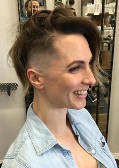 how to layer top hair shaved sides - Google Search Undercut Girl, Short Undercut Hairstyles For Women, Short Undercut Hairstyles, Badass Haircut, Side Undercut, Side Quiff, Edgy Long Hair, Girl Undercut, Undercut Hairstyles Women