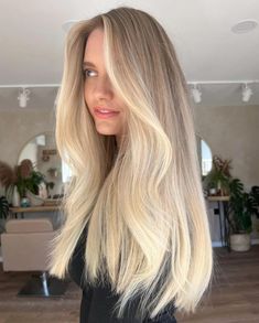 29 Winter Blonde Hair: Inspiring Ideas for the Cold Season Natural Grow Out Blonde, Sandy Blonde Hair Balayage, Blended Blonde Hair, Hair Poses, Best Balayage, Baby Blonde Hair, Cold Hair, Winter Blonde Hair, Blonde Hair Goals