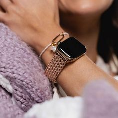 Experience Luxury with the Arya Stainless Steel Strap for Apple Watch. Step into a world of elegance with the Arya Stainless Steel Strap, specifically designed for your Apple Watch. Firstly, this strap, made from premium stainless steel, transforms your device into a true fashion statement. Secondly, it offers a choice of four striking hardware colors - Silver, Rose Gold, Gold, and Black - enabling you to express your unique style effortlessly. Tailored Comfort and Style. Moreover, the Arya Stainless Strap stands out not only for its beauty but also for its practicality. For instance, its innovative quick and easy wrist adjustment system ensures a perfect fit every time. Furthermore, every purchase includes a complimentary link adjustment tool, allowing you to customize the apple watch sta Apple Wrist Watch, Apple Watch Black, Black Apple Watch, Apple Watch Stainless Steel, Apple Aesthetic, Apple Watch Fashion, Hardware Colors, Leather Cleaning, Chic Boutique