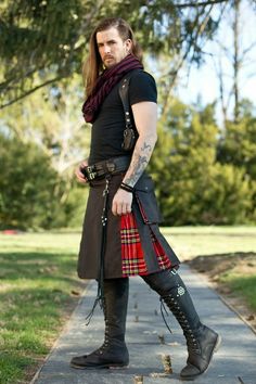 Kilt Men Fashion, Kilt Men, Tartan Outfit, Kilted Men, Kilt Pattern, Irish Kilt, Kilt Style, Scotland Men, Modern Kilts