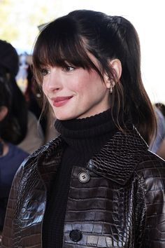 31 Fringe Hairstyles From Choppy To Side-Swept Bangs | Glamour UK Anne Hathaway Hair, Bangs With Medium Hair, Fringe Hairstyles, Anne Hathaway, Dream Hair, Hair Dos, Hairstyles With Bangs, Pretty Hairstyles