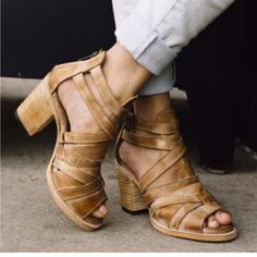 Freebird Claw Women’s Tan Leather Block Heel Ankle Strap Heels Size 9 Brand New Whit Out Tags Strappy Chunky Heels, Sandals Chunky, Chunky Heels Casual, Chunky Heel Sandals, Tan Woman, Roman Fashion, Chunky Sandals, Chunky High Heels, Chunky Heels Sandals