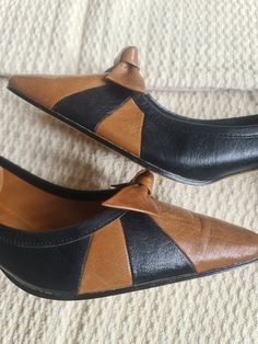 Vintage1960s  leather pumps. Deadstock, some minimal sighns of storage and aging under soles.  Sizetag uk 5.5 fits  half a size bigger. Eu 38,5 to 39. Good condition Heel 6 cm Heel to toe inside 25,8 cm incl pointed toe Ball of foot outside 7.6 cm Please contact me prior to purchase if you have any questions. All sales are final, no returns. Shipping is worldwide track trace code All sales are final, no returns, no exchanges. Vintage High Heel With Leather Lining, Vintage Heels With Leather Lining And Almond Toe, Vintage High Heels With Leather Lining, Vintage Almond Toe Heels With Leather Lining, Retro Leather Court Shoes, Vintage Heels With Leather Sole For Work, Retro Leather Court Shoes With Leather Sole, Vintage Leather Heels With Almond Toe, Vintage Style Leather Heels With Almond Toe