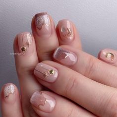 Festive Nail Ideas, Short Christmas Nails, Glitter Toe Nails, Christmas Nails 2023, Natural Nails Manicure, Minimal Nails Art, Asian Nails, Subtle Nails, Beauty Nails Design