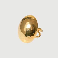 an image of a gold ring on a white background in the shape of a ball