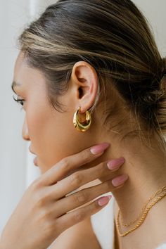 ⭐ Super Chunky Gold Hoop Earrings - Gold Fill Chunky Earrings - Extra Thick Oval Gold Hoops - Lightweight Gold Chunky Hoops   ⭐ MEASURE & WEIGHT * Length 30mm, Width 25mm * Weight 0.35oz (10g) for a pair - Super lightweight hollow design ⭐ Check out silver color here https://www.etsy.com/listing/798464176/thick-chunky-silver-plated-hoop-earrings?ref=shop_home_active_3&frs=1&crt=1  ⭐ MATERIAL & QUALITY: ✅Hypoallergenic ✅Water Resistant ✅Tarnish Resistant (More than 10 times ticker) * At J Banzi J Thick Golden Hoop Earrings, Big Chunky Gold Hoop Earrings, Hold Hoops Earrings, Chunky Small Hoop Jewelry, Chunky Hoop Earrings As A Gift, Chunky Small Hoop Earrings For Gift, Everyday Minimalist Chunky Earrings, Chunky Huggie Earrings Gift, Gold Chunky Earrings