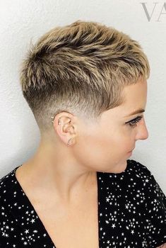 Messy Blonde Bob, Short Hairstyles For Round Faces, Short Blonde Pixie, Super Short Haircuts, Clipper Cut, Short Hair Pixie, Blonde Short, Really Short Hair, Short Hair Styles For Round Faces