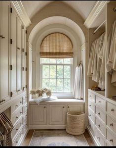 House Country, Dream Closet Design, Lake Cottage, Farmhouse Interior, Style Deco, Dream House Plans, Closet Bedroom, Closet Design, Interior Inspo