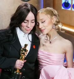 ariana grande and billie eilish at the oscars Ariana Grande And Billie Eilish, Ariana And Billie, Ariana Grande Billie Eilish, Billie And Ariana, Aura Aesthetic, Wishing On A Star, Melanie Martinez Photography, A High Ponytail, Ariana Grande Album