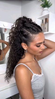 Braid And Curly Hair, Short Hairdos For Wedding Bridesmaid, Cute Plaited Hairstyles, French Plait Hairstyles Short Hair, Long Curly Hair Braid Styles, Bridesmaid Natural Curly Hairstyles, Curly Hairstyles For Prom Medium, Arcade Hairstyles, Curly Hair Down With Braid