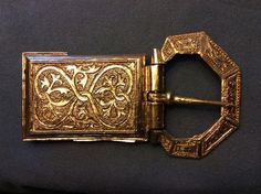 "This buckle has a beautiful heart floral pattern! Based on a piece from the 15th century! 2 1/2\" x 4/14\" - for 1 1/2\" belt, 6.6 x 11 cm for 4.1 cm belt" 15th Century, Beautiful Heart, Belts, Floral Pattern, Accessory Gift, Buckle, Electronic Accessories, Craft Supplies, Purses And Bags