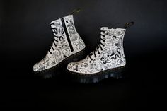 DIY DOCS CUSTOMIZATION TOUR: NYC EDITION - Dr. Martens Blog Grunge Style Aesthetic, Punk Tattoo, Nyc Tours, Dr Martens Boots, Materials And Textures, Japanese Street Fashion