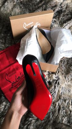 Christian Louboutin Aesthetic, Louboutin Aesthetic, Pigalle Follies, Louboutin Pigalle, High End Shoes, Arabian Women, Corporate Outfits, Louboutin Heels, Starbucks Recipes