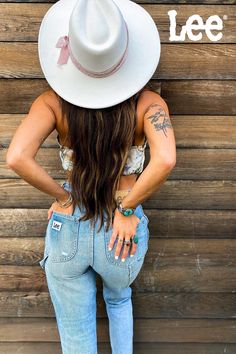 The back of a brunette woman who has her hands in her back pockets. She is wearing a set of blue carpenter jeans, a bandeau top, a white hat, and has white painted nails. Cowgirl Outfit Summer, Butterfly Stomach, Summer Outfit 2023, Summer Outfit For Women, Branded Apparel, Cowgirl Outfit, Outfit 2023, We Missed You