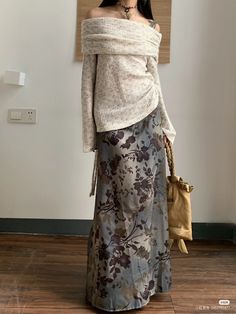 Long Gray Skirt Outfit, Y2k Modest Outfits, Long Floral Skirt Outfit, Modest Vintage Outfits, Modest Y2k Outfits, Modest Grunge Outfits, Feminine Modest Outfits, Y2k Outfits Skirt, Vintage Feminine Aesthetic